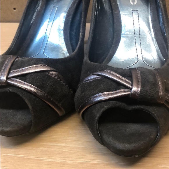 DKNYC Alicia Chocolate Suede Open Toe Heels sz 7.5 - Picture 6 of 8